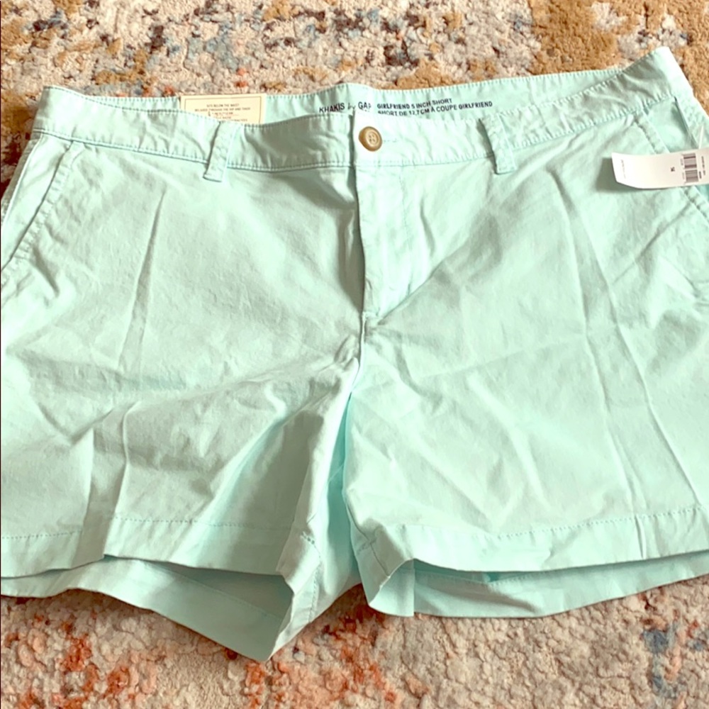 NWT GAP 5 inch women’s shorts. 14/32
